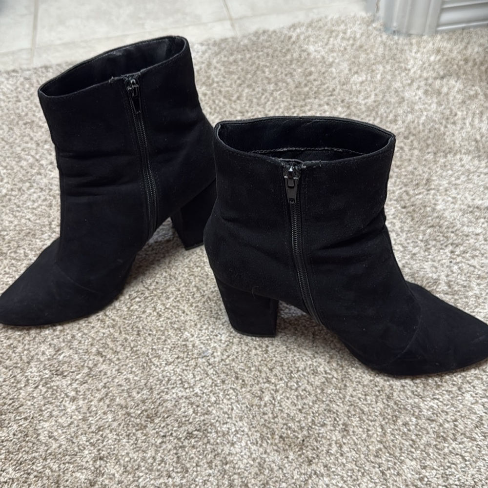 Boots - Picture 3 of 6